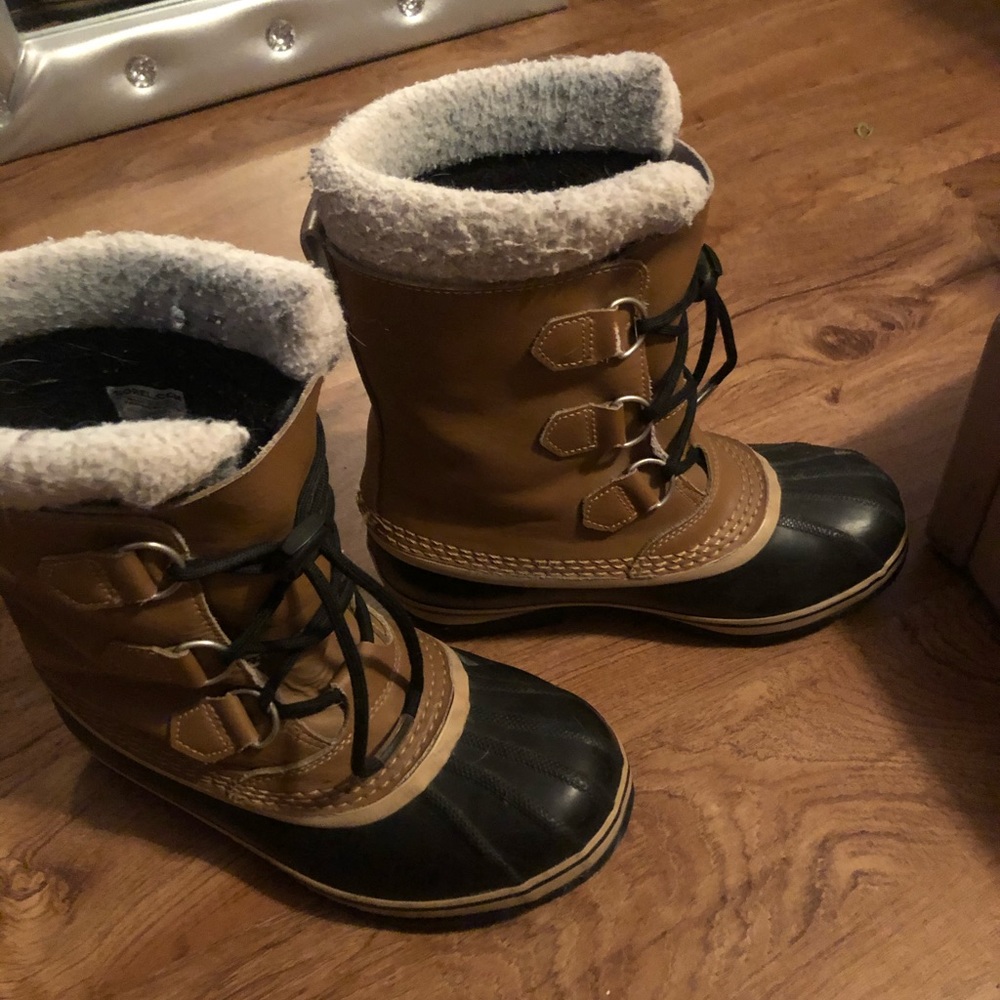 Sorel caribou boots 7